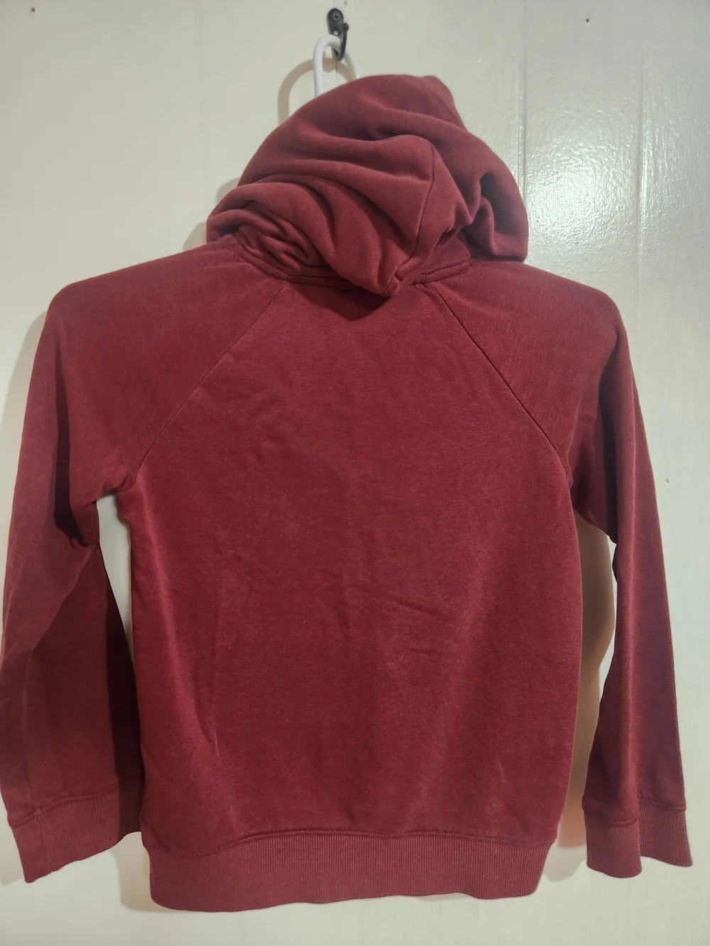 Under Armour Youth Small Loose Fit Maroon Hoodie with Camo Hood Athletic & Cozy